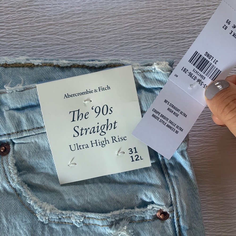 NWT Abercrombie & Fitch 90s Ultra High Rise Straight Jeans. 31L. - Picture 8 of 10
